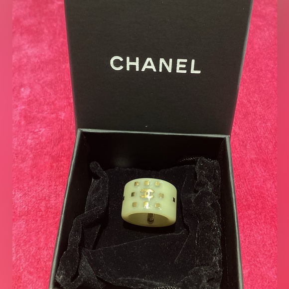 Vintage Y2K Resin Ring in Rare off- White colour with CC logo - Picture 1 of 5